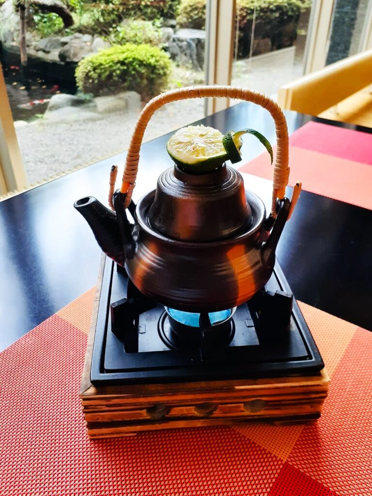 インディペンデンスヴィレッジ成城西の食事|秋の季節を感じる食事・松茸土瓶蒸しの一品